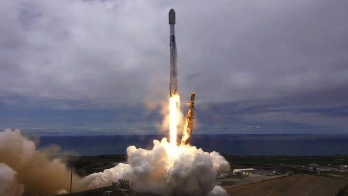 El lanzamiento del cohete Falcon 9 de Space X que lleva el discurso papal Foto Twitter