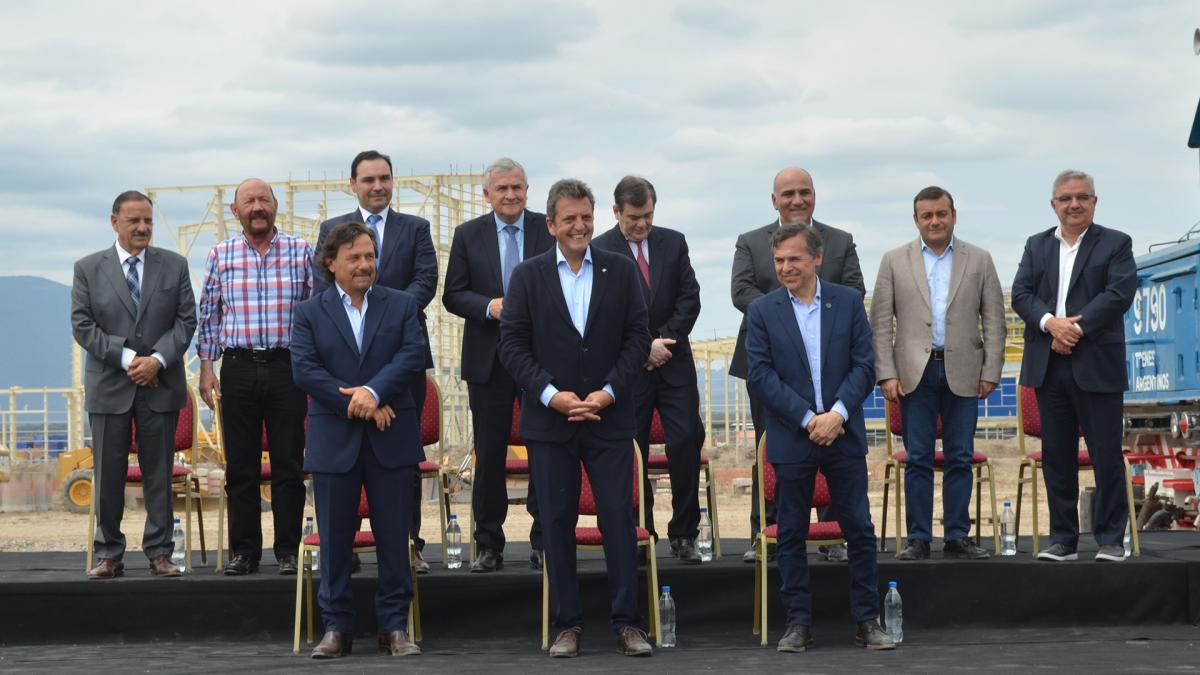 Massa junto a los gobernadores del Norte Grande realiz importantes anuncios en el Parque Industrial Gemes de Salta Foto Cornu Engue
